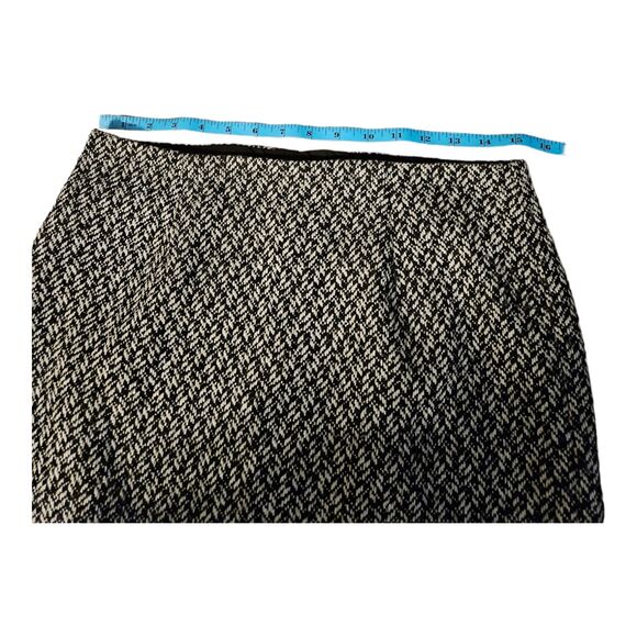 Dalia Collection Size 4 Pencil Skirt - Picture 4 of 5